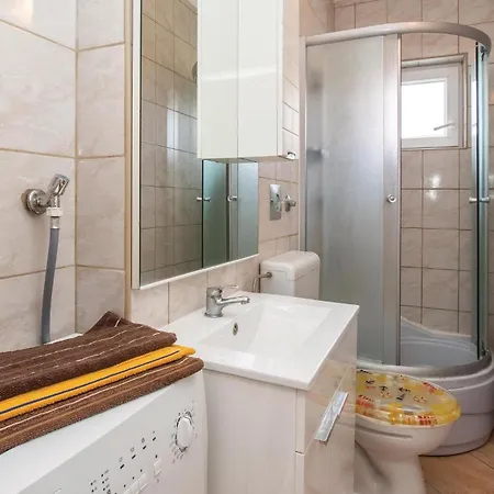 Appartement In With Kitchen